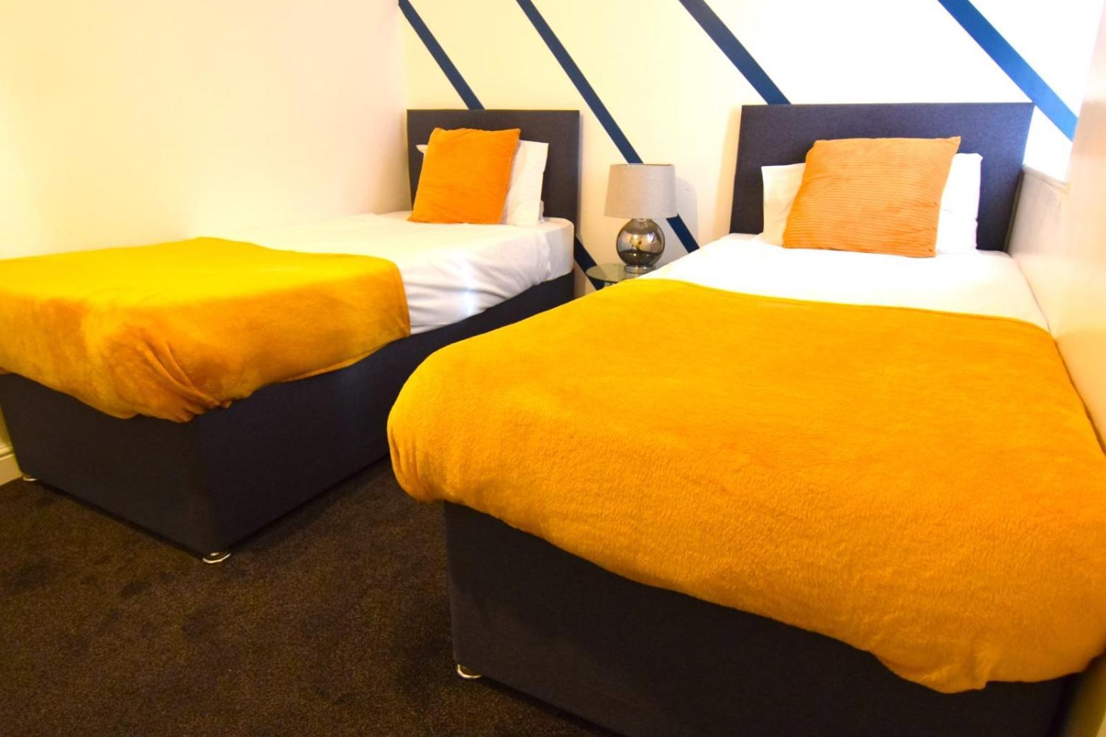 Oyo Victoria Apartments Мидълзбро Екстериор снимка